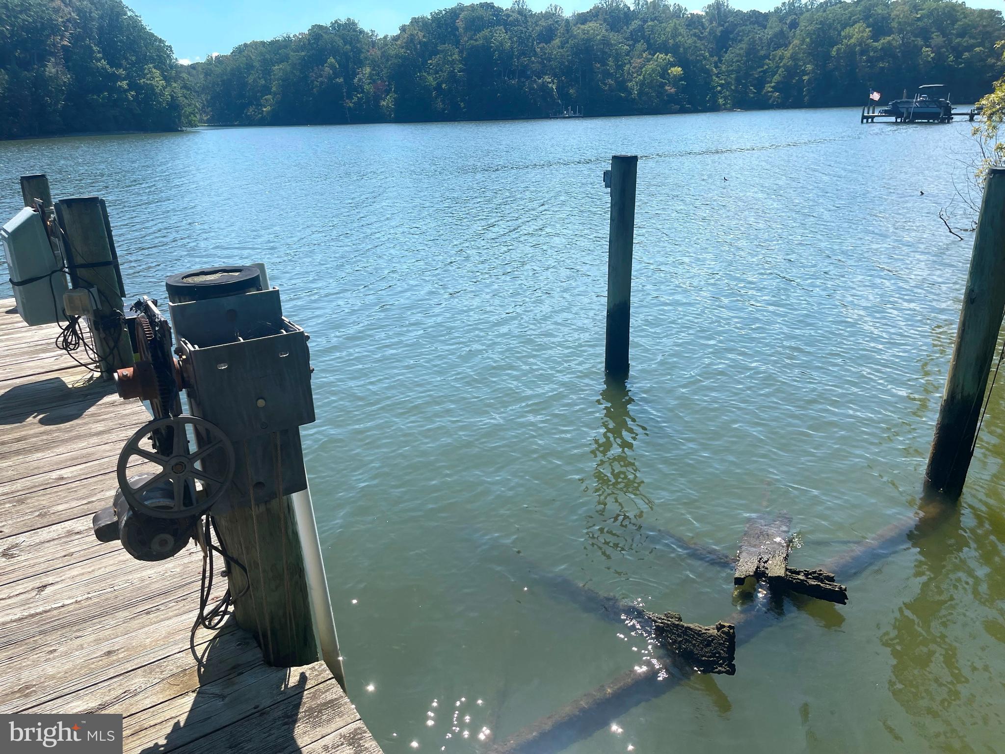 HOLLYWOOD SHORES - Residential