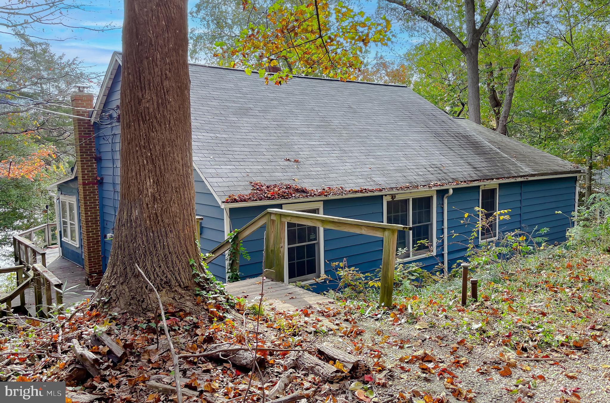 HOLLYWOOD SHORES - Residential