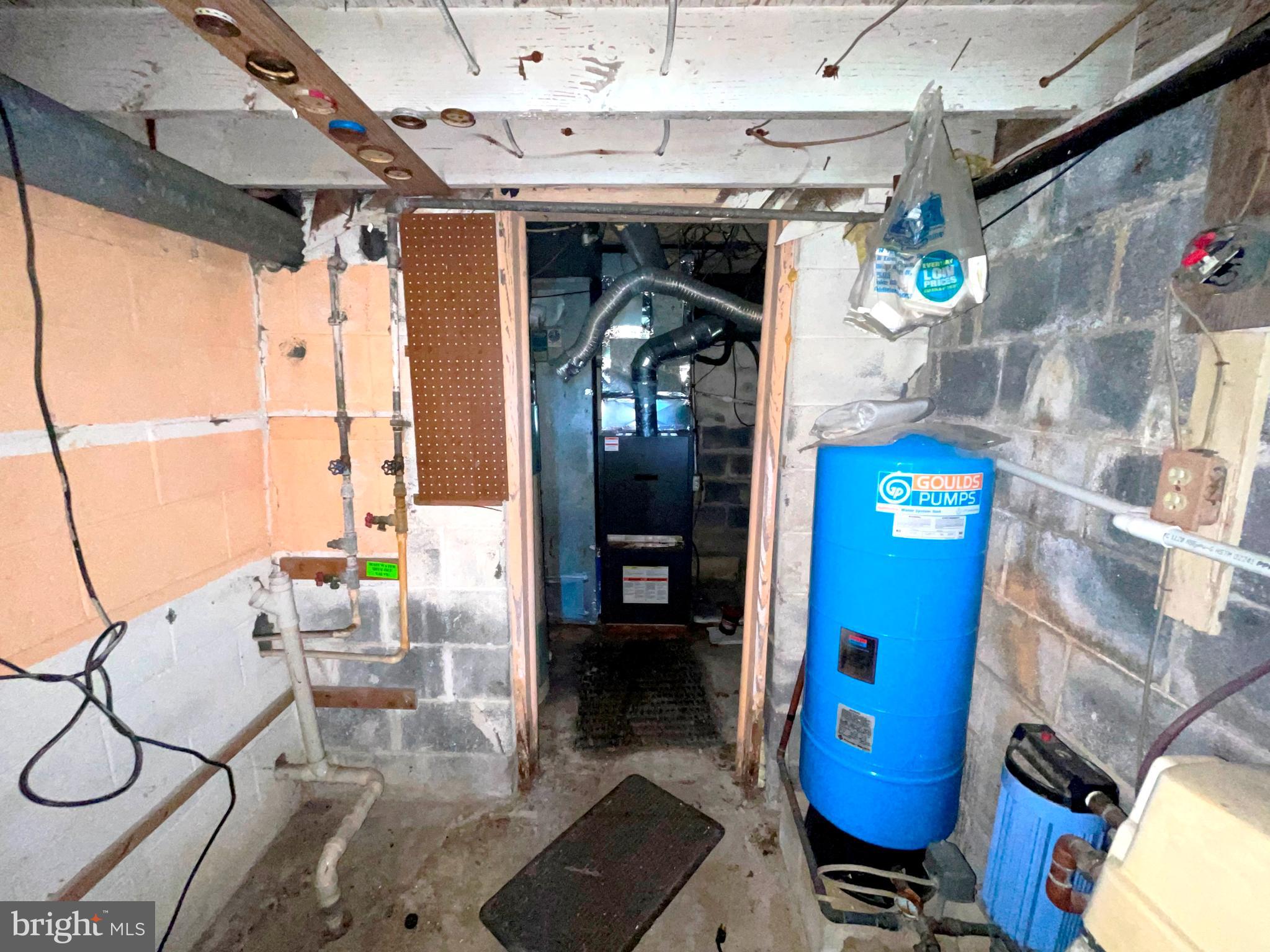 HOLLYWOOD SHORES - Residential