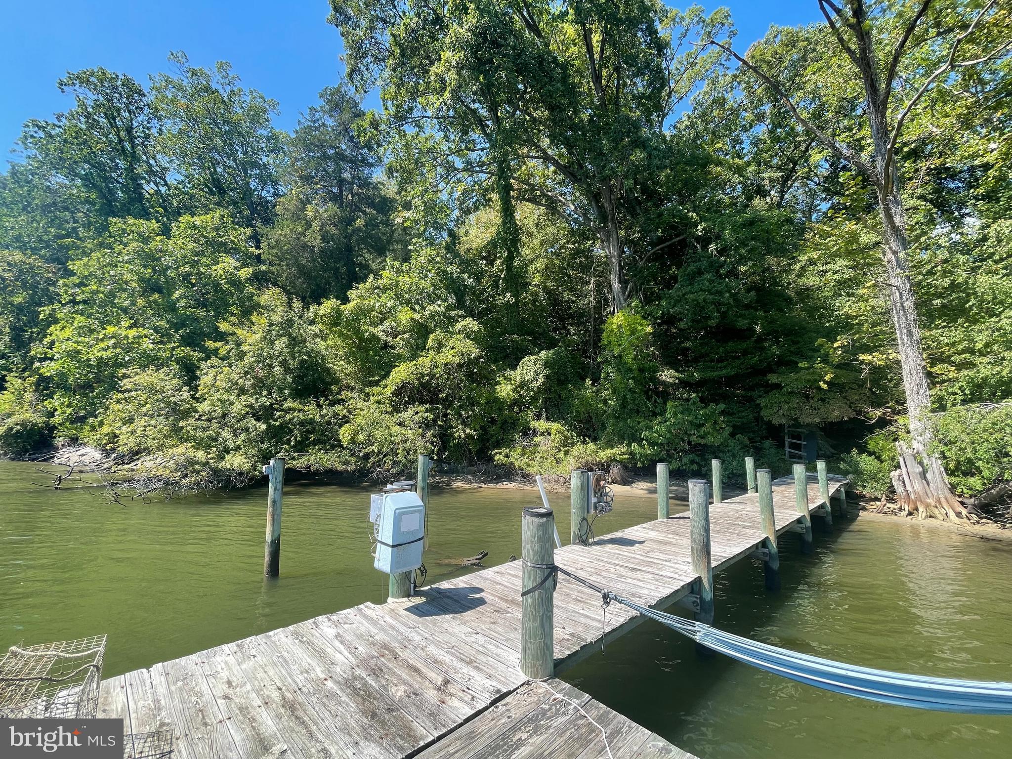 HOLLYWOOD SHORES - Residential