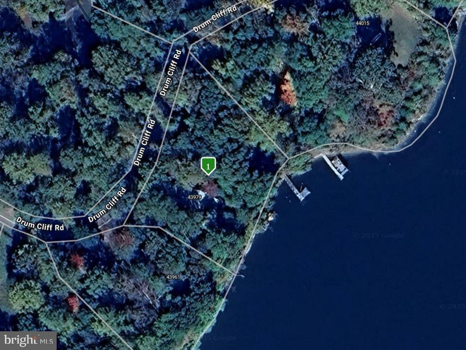 HOLLYWOOD SHORES - Residential