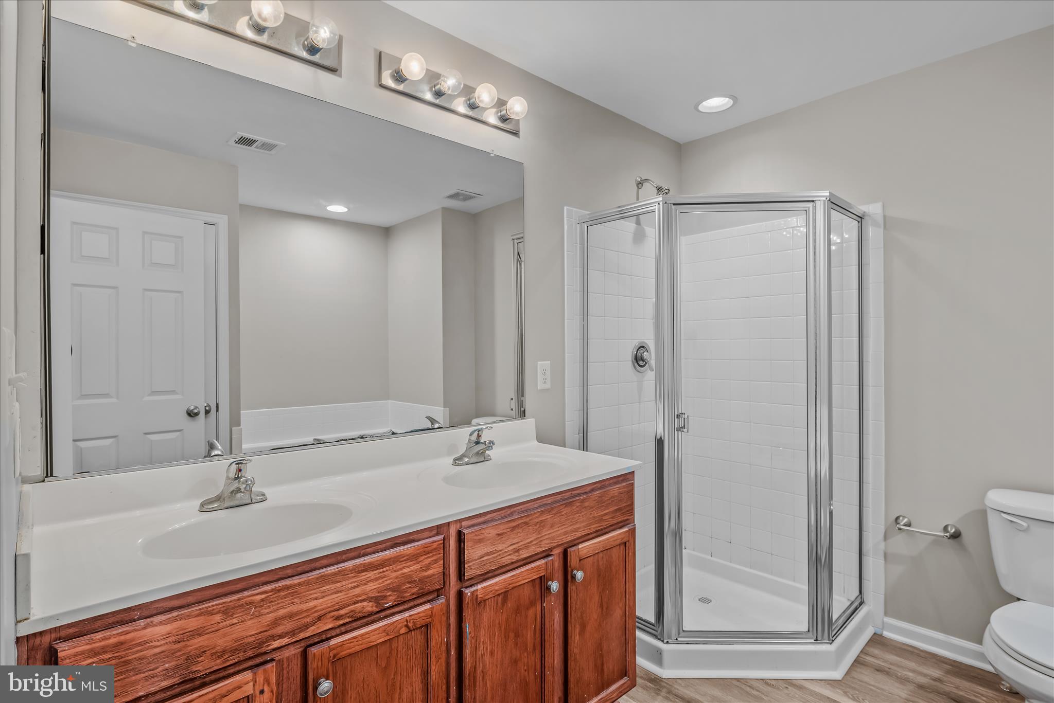 MANOR PARK - Residential