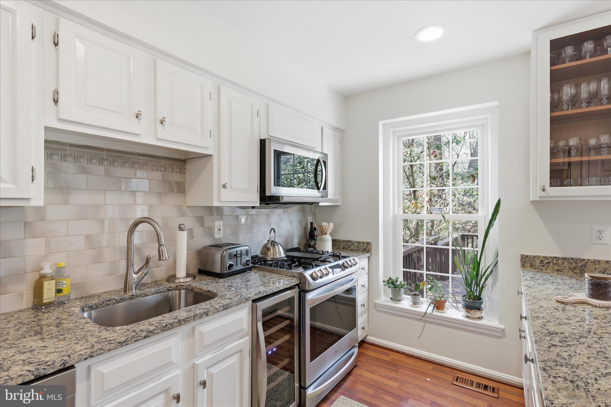 RESTON - Residential