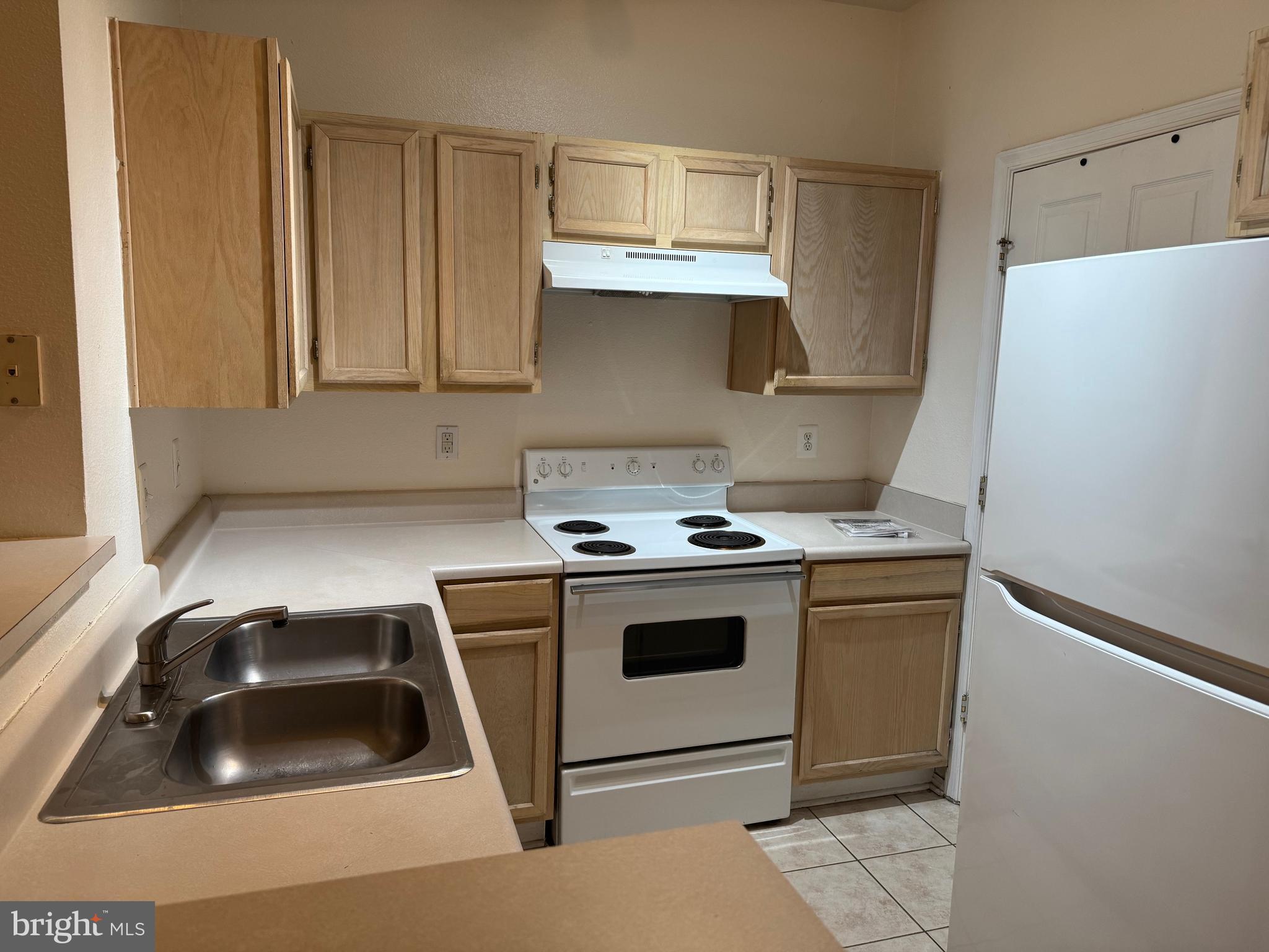 GATES OF MCLEAN - Residential Lease