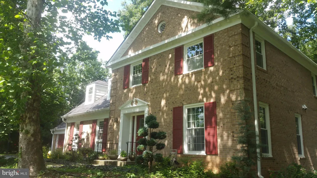 8141 Buckspark Lane E, Potomac, MD 20854