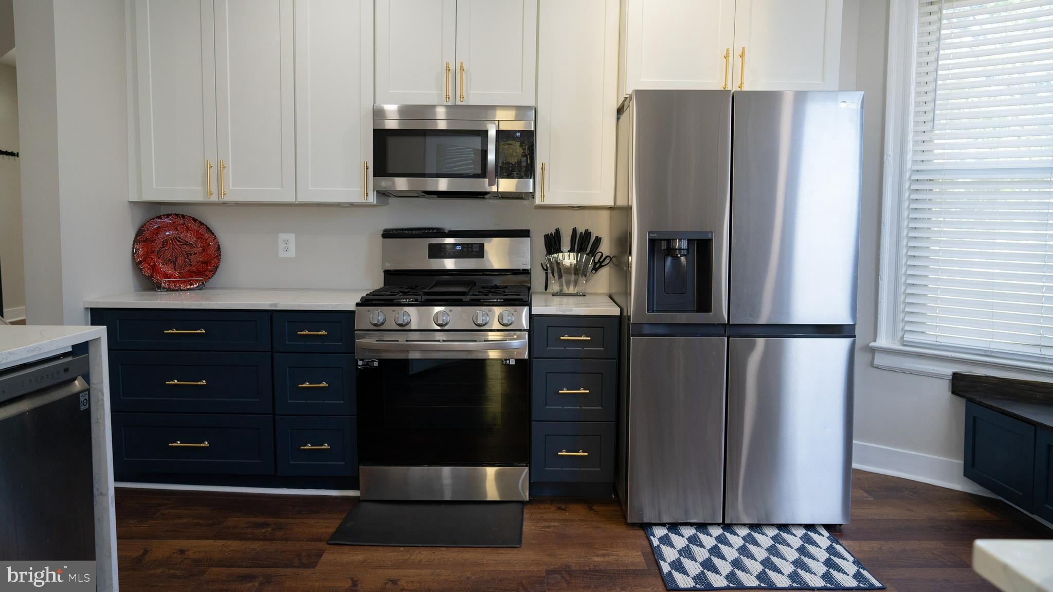 2427 IRVING STREET NE