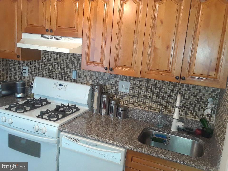 RIDGELEIGH - Residential Lease