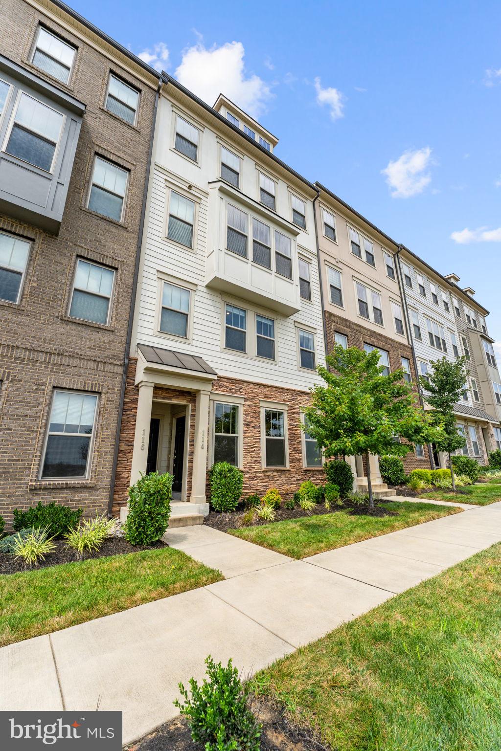 114 PETITE SIRAH TERRACE SE