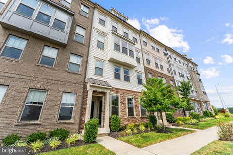 Photo of 114 Petite Sirah Terrace SE, LEESBURG, VA 20175 (MLS # VALO2135982)