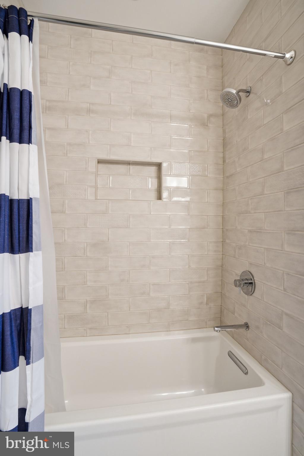 SALONA VILLAGE - Residential