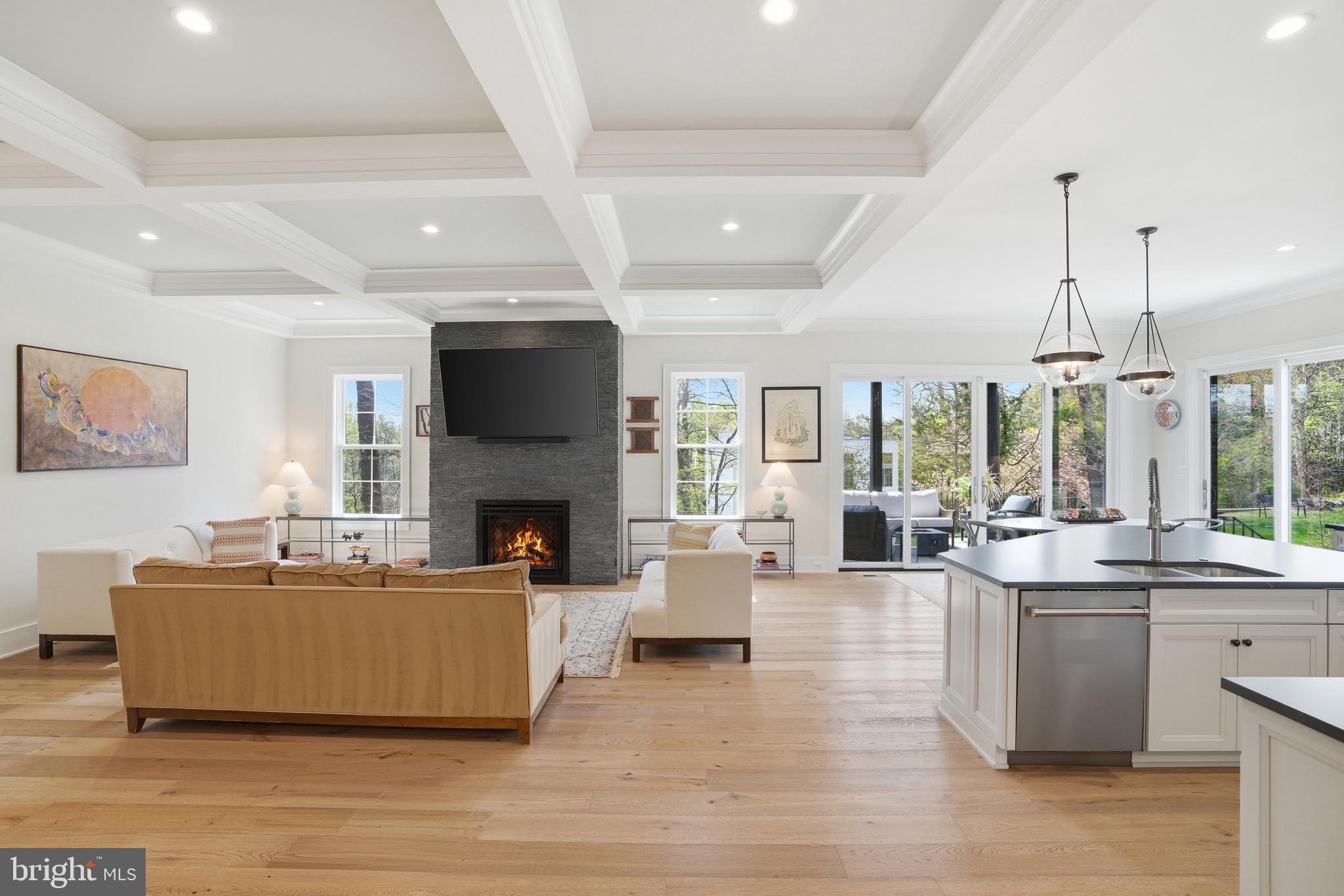 SALONA VILLAGE - Residential