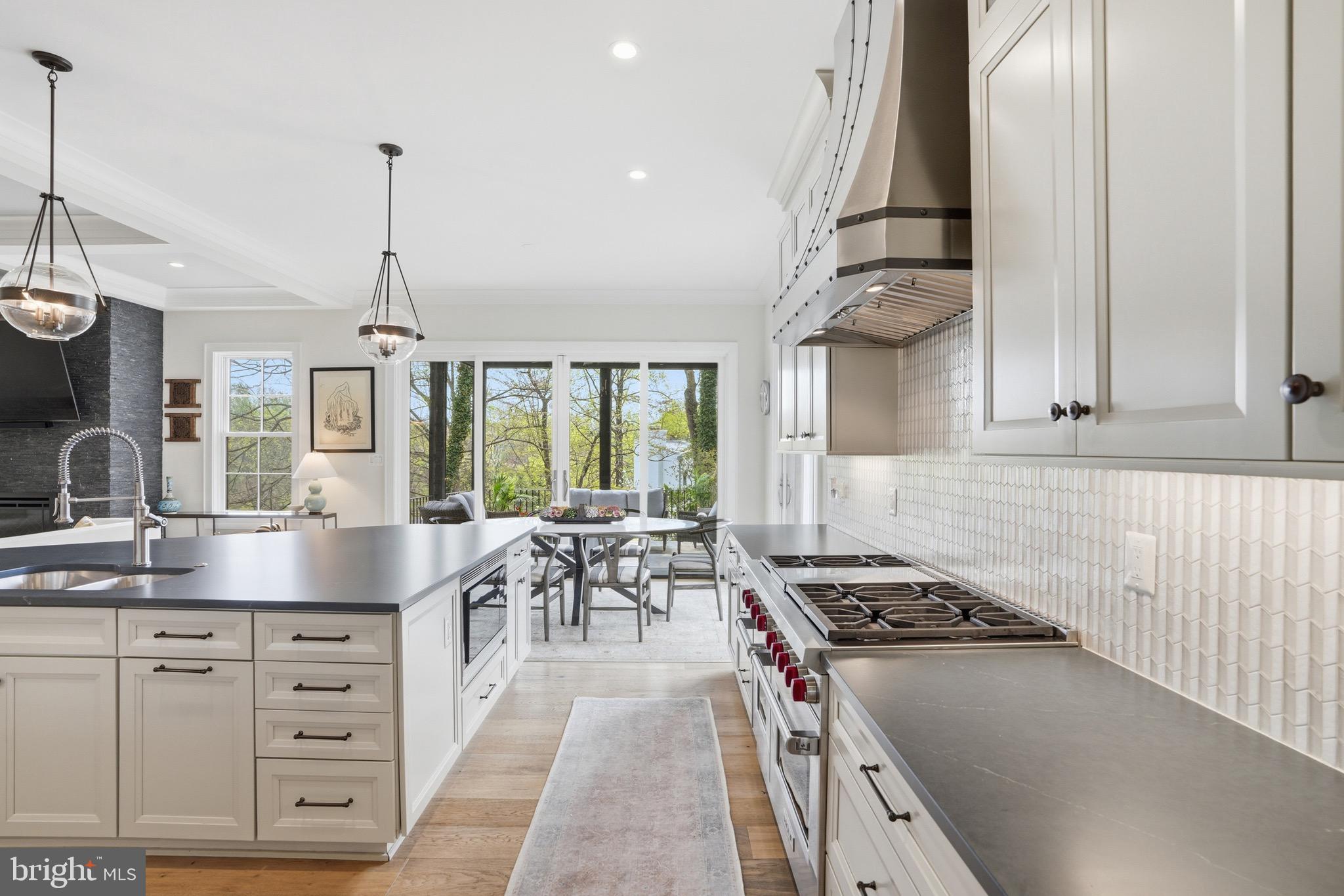 SALONA VILLAGE - Residential