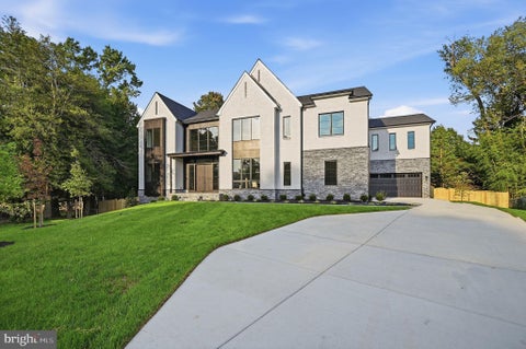 Photo of 2101 Grayson Place, FALLS CHURCH, VA 22043 (MLS # VAFX2344940)
