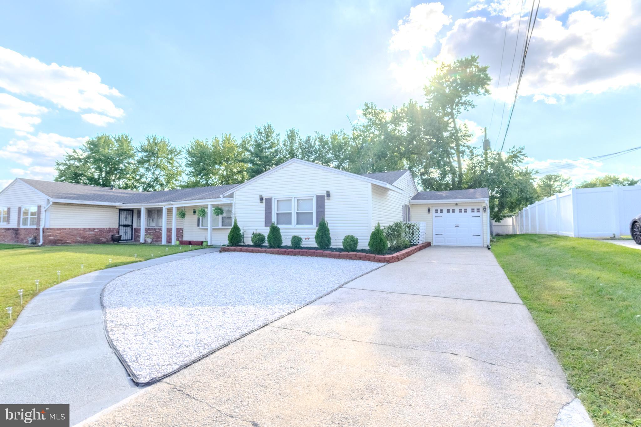 CHADWICK MANOR - Residential