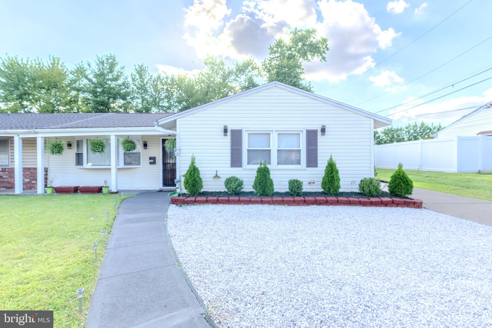 CHADWICK MANOR - Residential