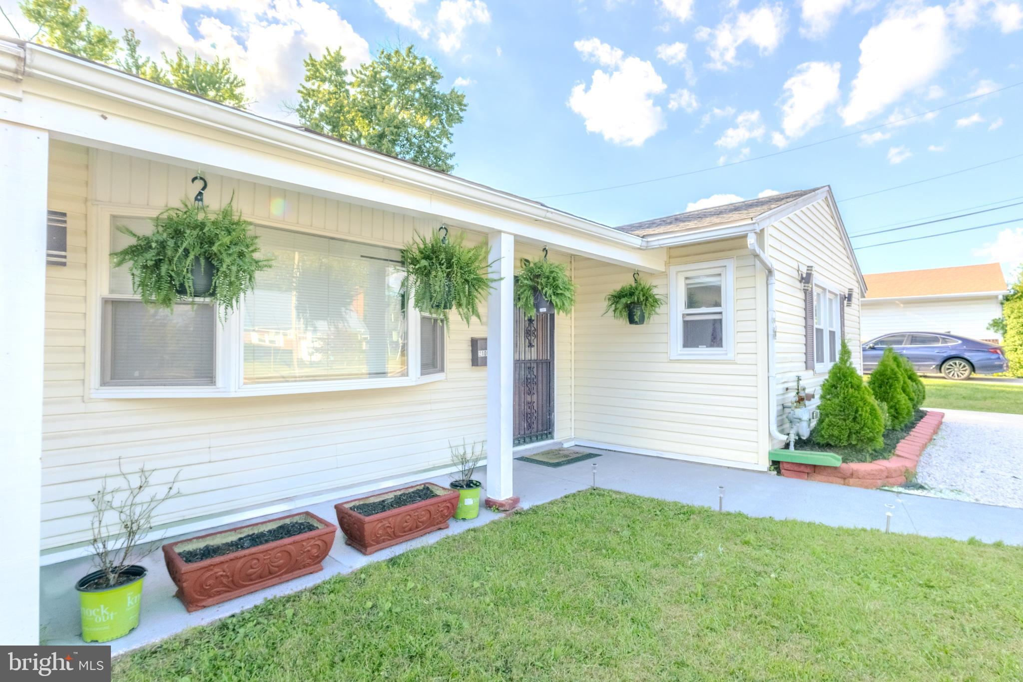 CHADWICK MANOR - Residential