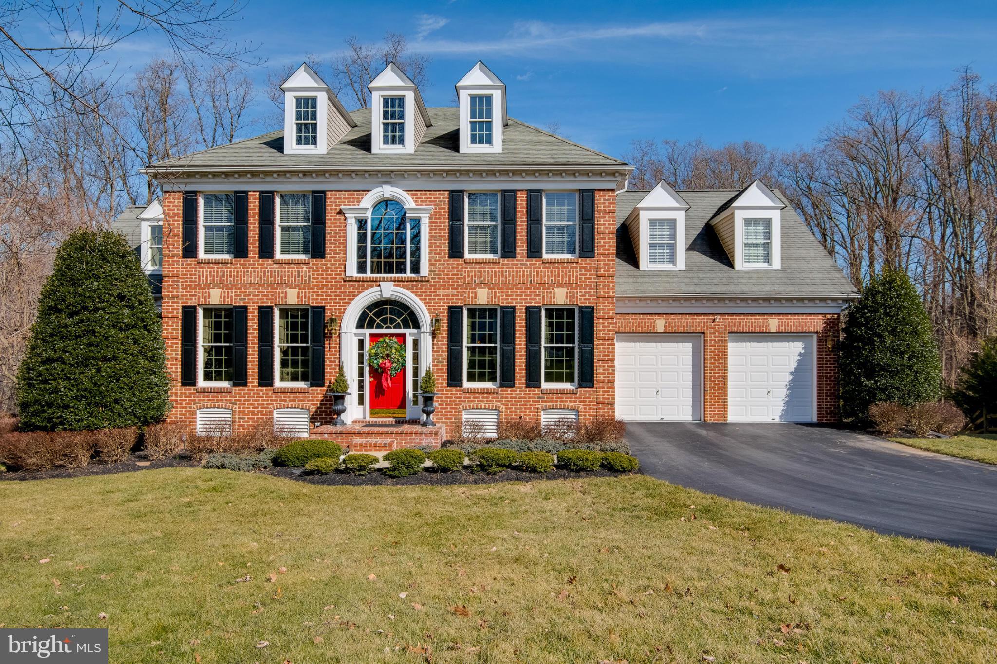Opulent interiors abound in this cul-de-sac home brimming w/detail. Formal Liv/Din Rms sure to impress! Host gatherings w/ease in sprawling KIT feat.tray ceil, sleek granite, large island; gas cooktop, 2wall oven, Butlers Pantry&more! SunRm feat.14' cath ceil. Entertain outdoors on deck&Gazebo overlooking preserved David Forsey Park w/pond! Act fast,this gorgeous Turf Valley home won't last long!