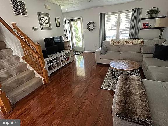 COUNTRY WALK - Residential