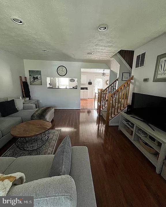 COUNTRY WALK - Residential