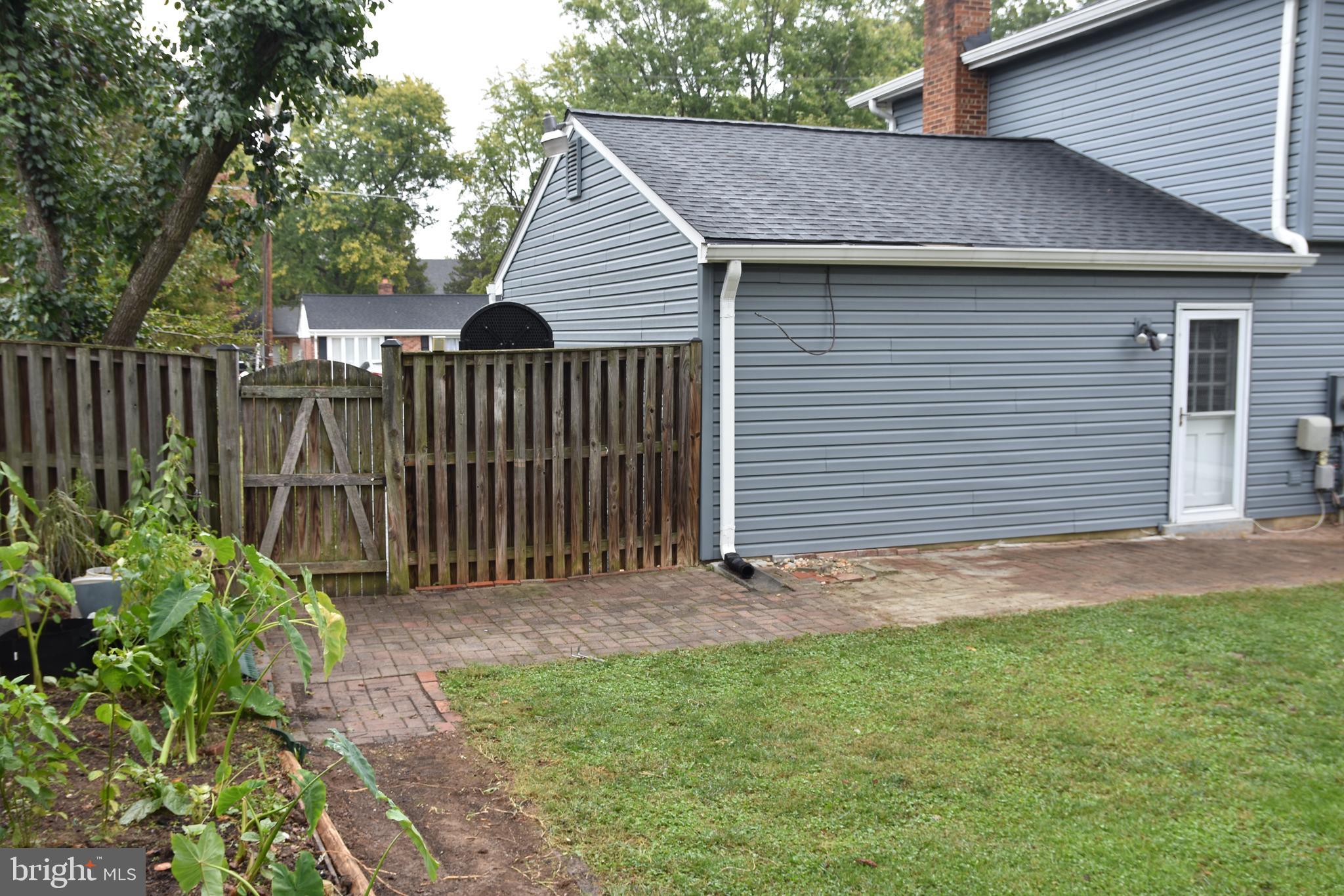 KATHMOOR - Residential Lease