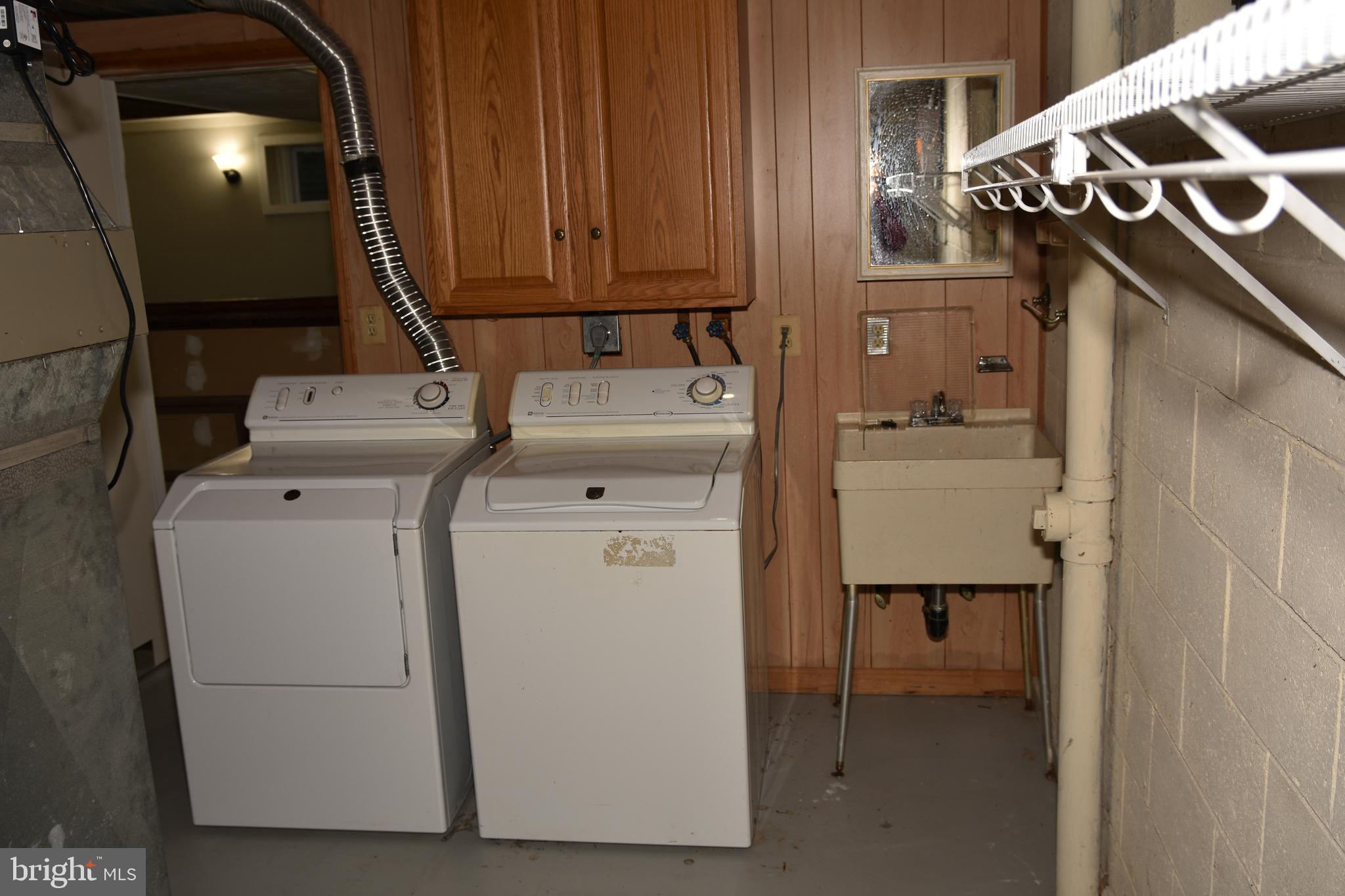 KATHMOOR - Residential Lease