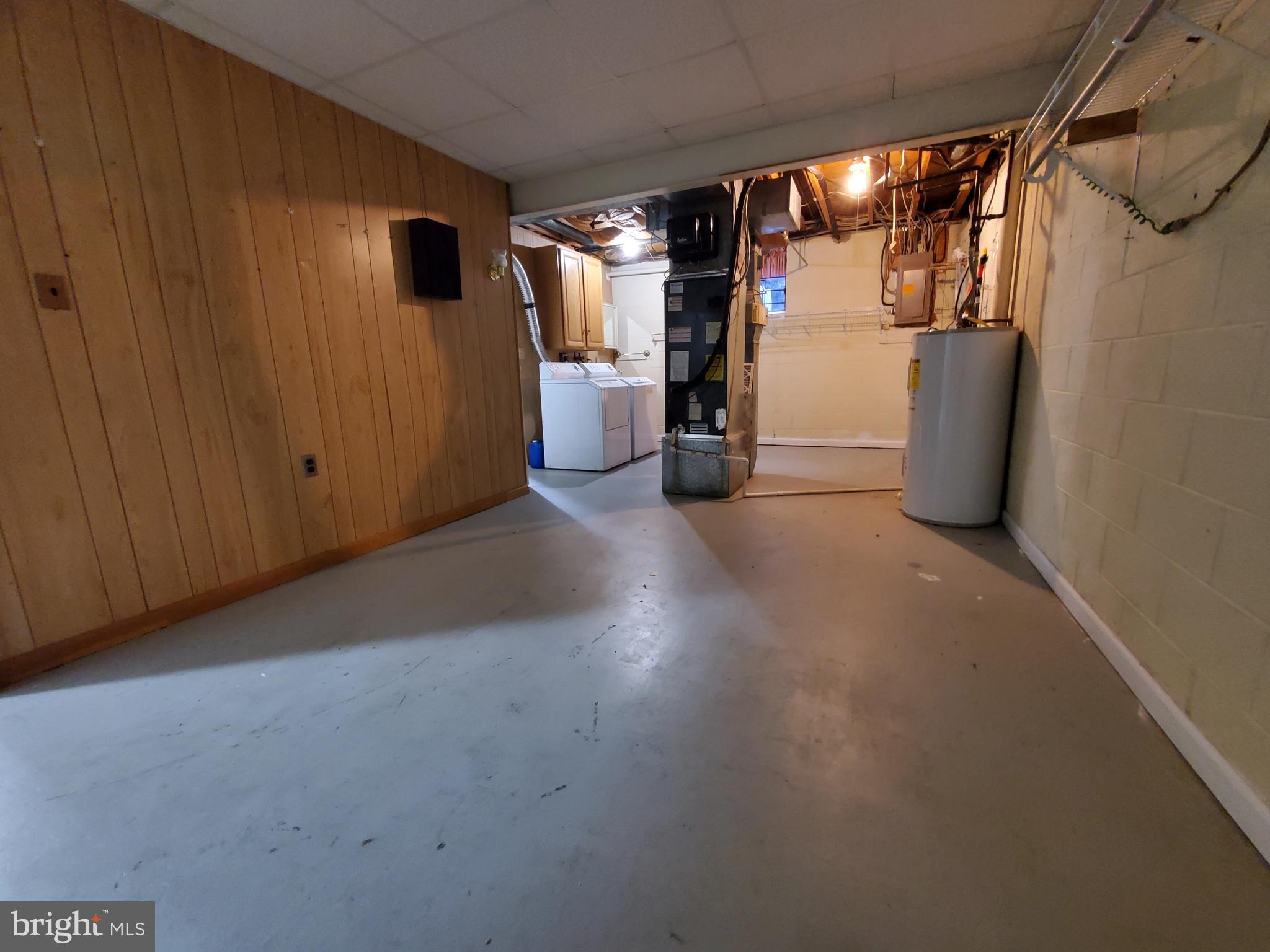 KATHMOOR - Residential Lease