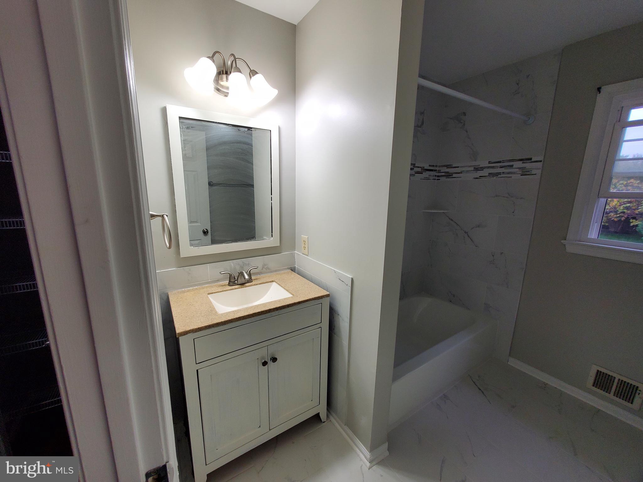 KATHMOOR - Residential Lease