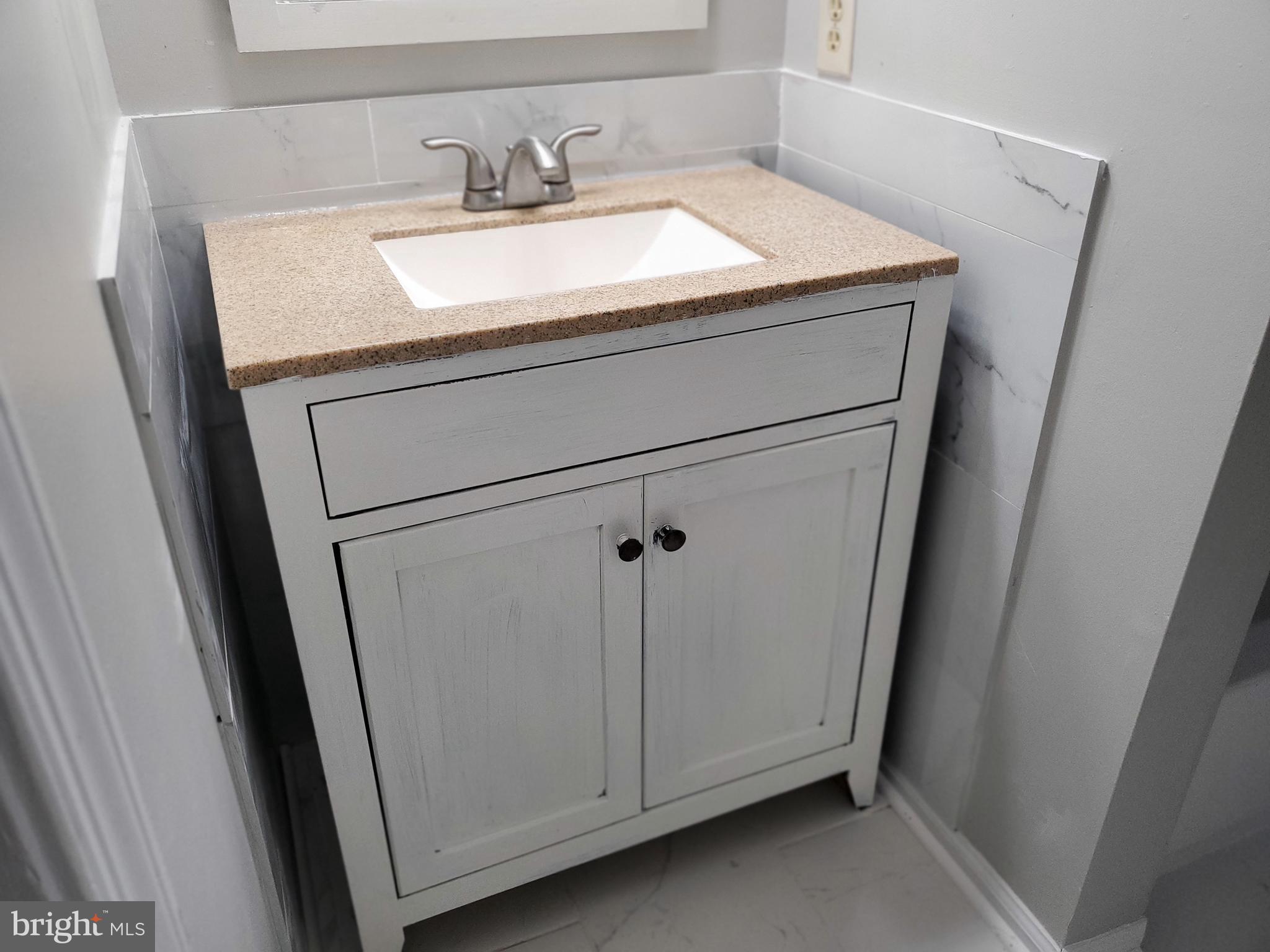 KATHMOOR - Residential Lease