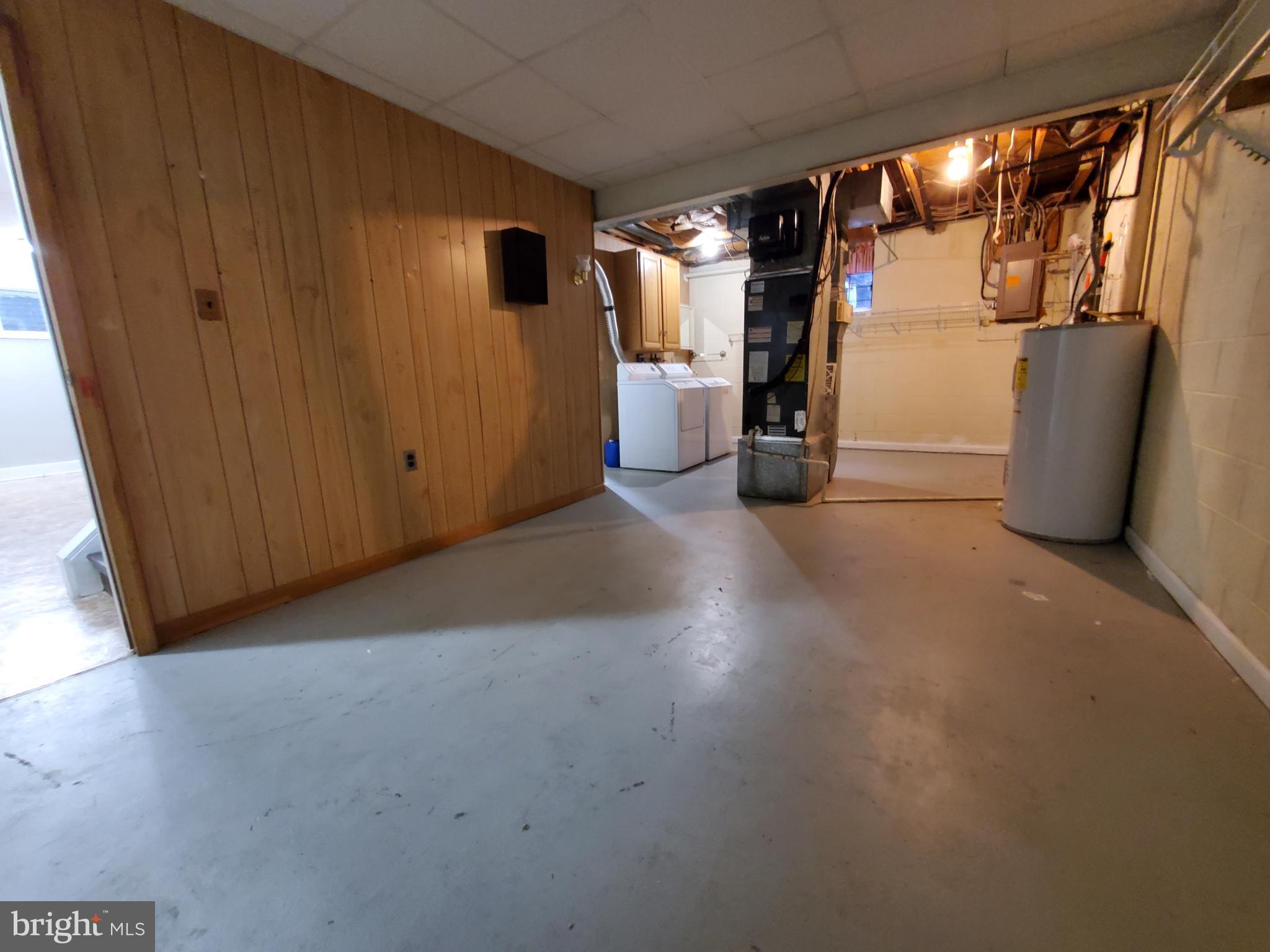 KATHMOOR - Residential Lease