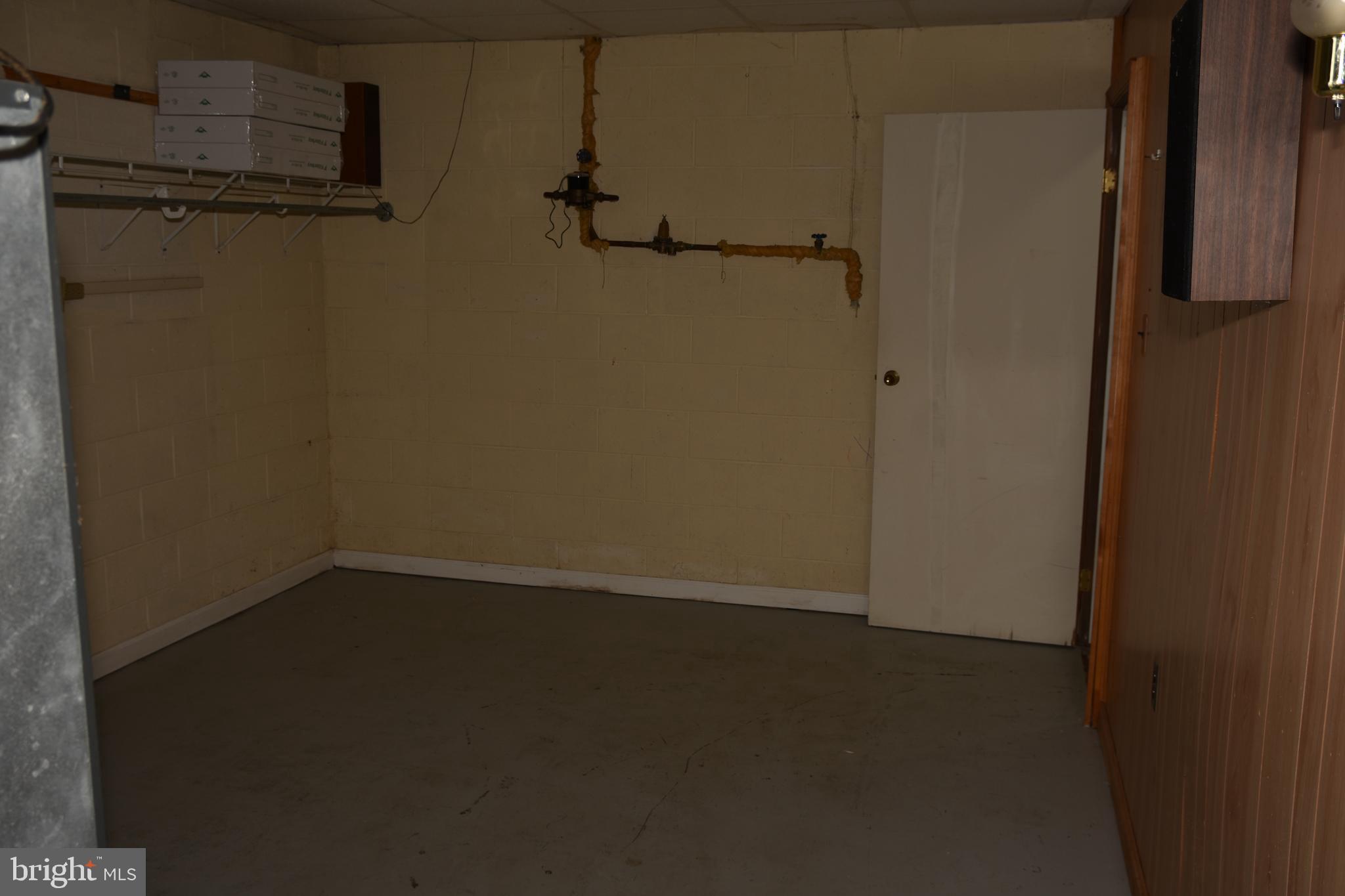 KATHMOOR - Residential Lease