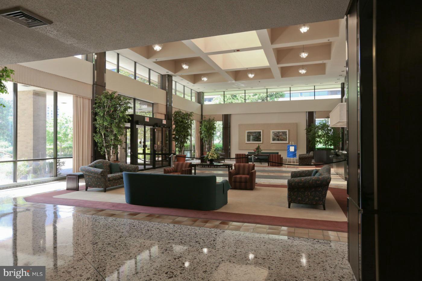 SKYLINE HOUSE - Residential