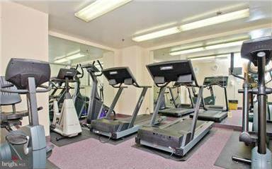 SKYLINE HOUSE - Residential