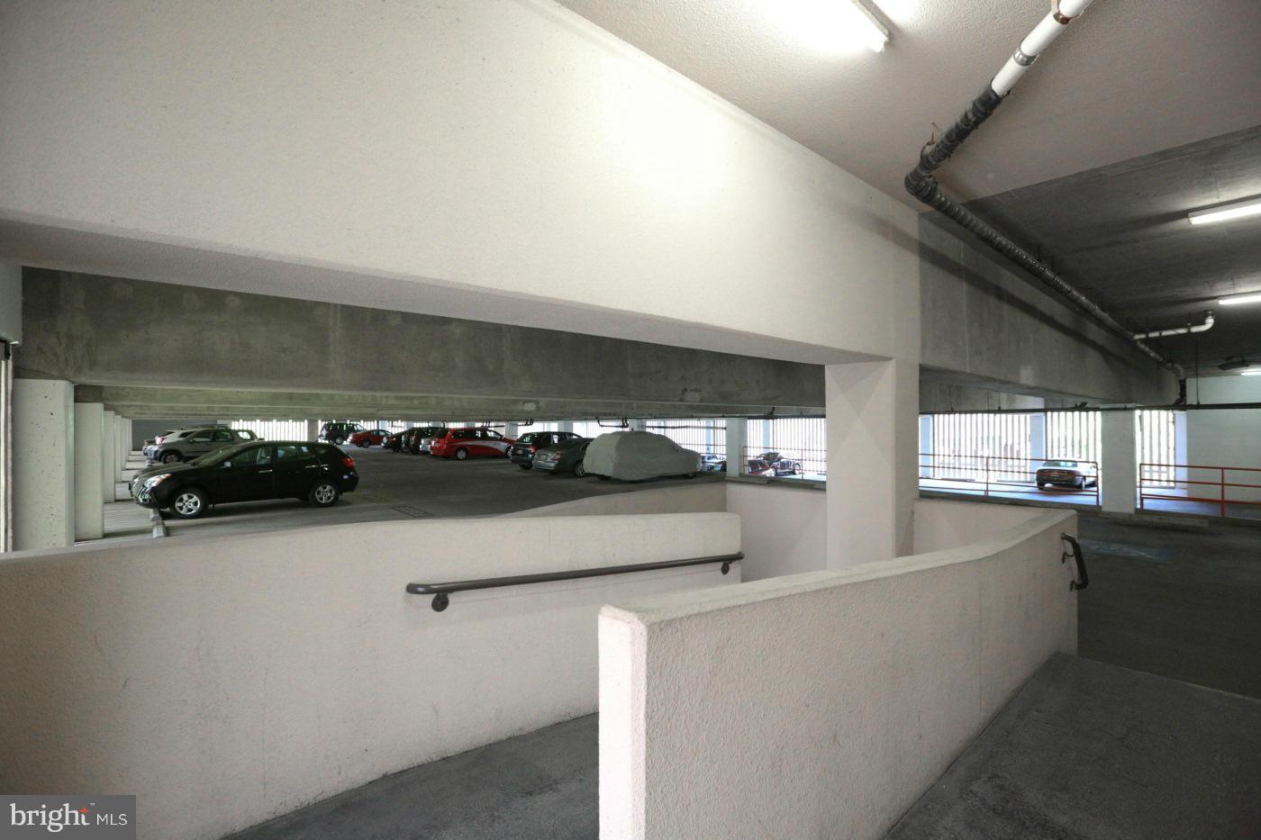 SKYLINE HOUSE - Residential