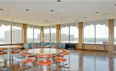 SKYLINE HOUSE - Residential