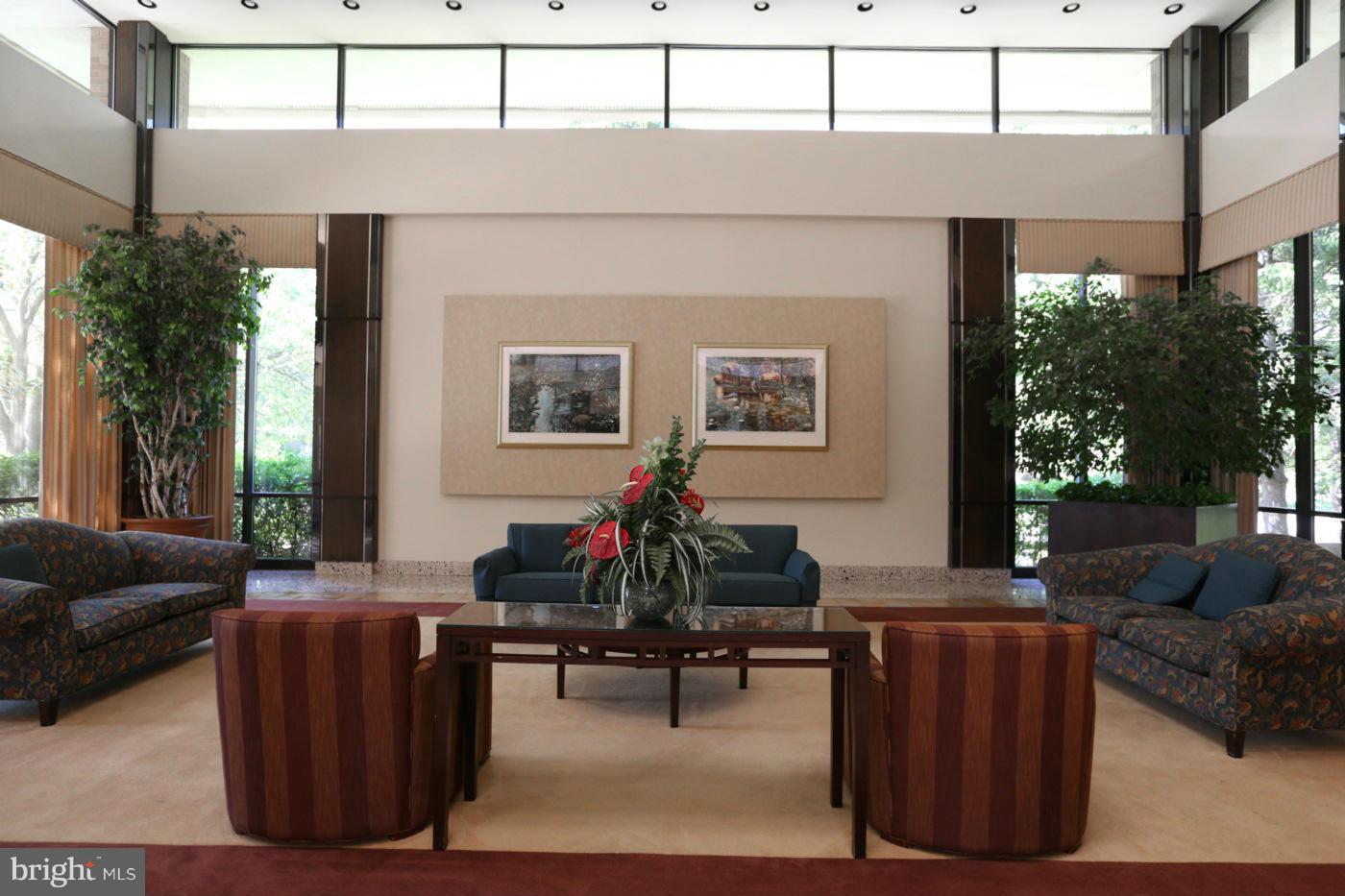 SKYLINE HOUSE - Residential