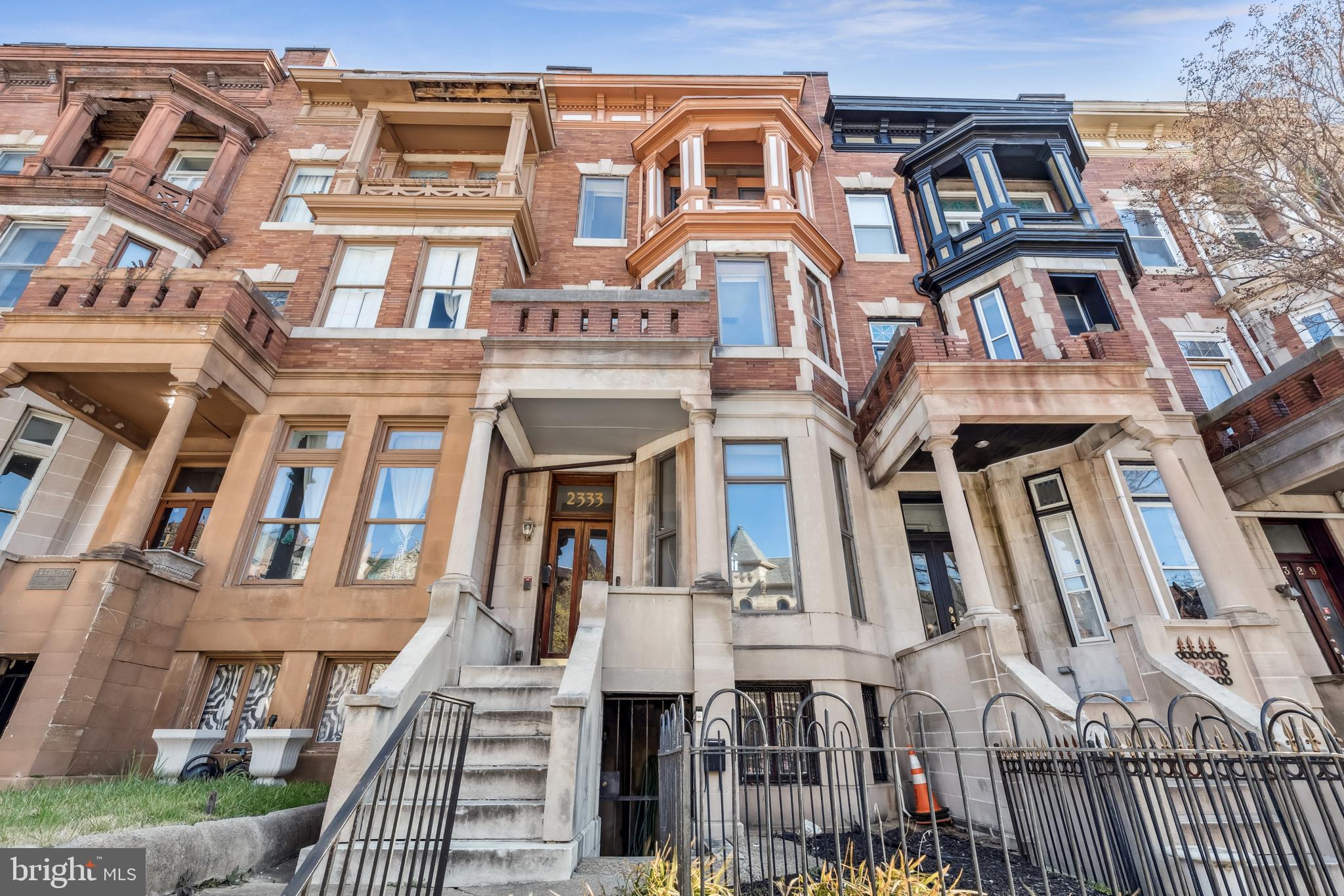 Just say yes to the address! Sunlit 4 level 4 bedroom, 3-full bath and 2-half baths Victorian home. Great opportunity to own a 4000-plus square foot home in a sought-after neighborhood. 2333 Eutaw boasts history with a contemporary flair. It offers hardwood floors, 2 fireplaces, granite counter tops, 12-foot ceilings, a composite deck, 2 meters, 2 water heaters, 2 furnaces, 2 separate entrances for the basement level, marble front steps. The main level invites you to a huge 12-foot ceiling livingroom with a woodburning fireplace that leads to an oversized dining room. The 1st upper level offers a large size family room, a bar area for your entertaining, and a primary bedroom with a balcony. The 2nd upper level offers another balcony, 2 more bedrooms and a full bath. The main level, second and third levels offer floor to ceiling length windows. The 2-story-rear foyer eat-in-kitchen is bursting with sunlight through its 3-custom made windows. The kitchen has a special designed stairwell that leads to the 2nd level bar area. The finished basement has a separately metered 1-bedroom apartment with an eat-in kitchen and a separate entrance. A strong feeling with a sense of community and family is what you will find here.
Set the stage for a show-stopping Reservoir Hill lifestyle! The superb market location brims steps away from shopping, dining, and doing! Curious about what makes Reservoir Hill so wonderful? Live like a local and find out for yourself. Amazingly priced. Convenient to several bus lines. Schedule your tour today! (AS-IS)