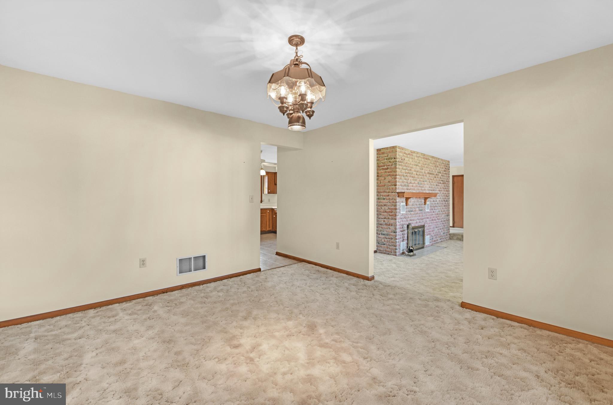 802 HILLSIDE DRIVE