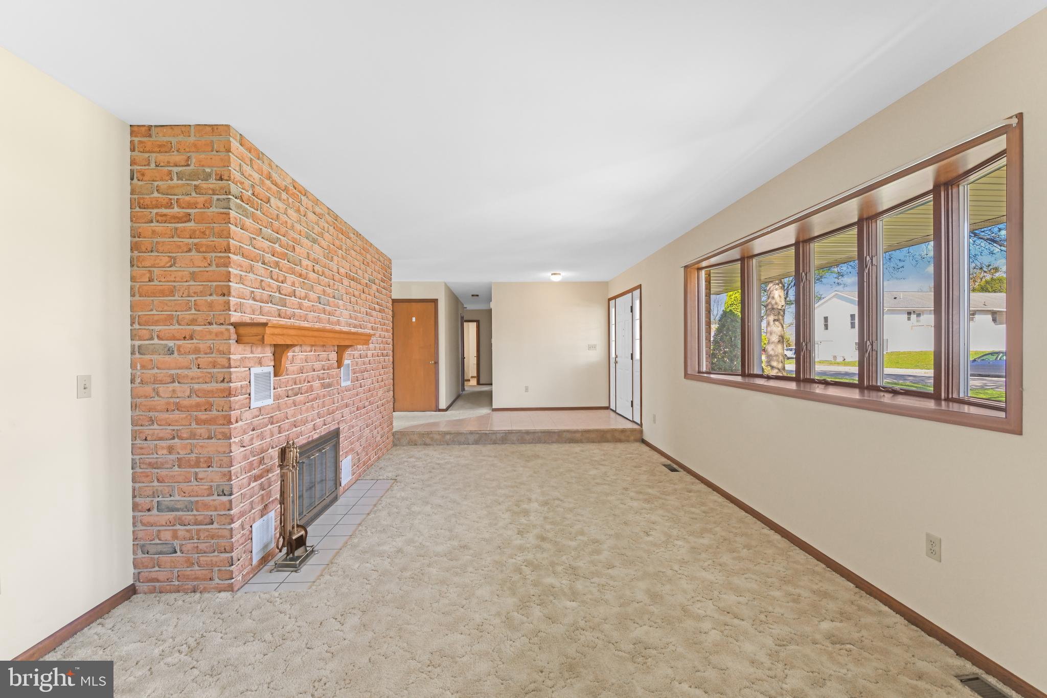 802 HILLSIDE DRIVE