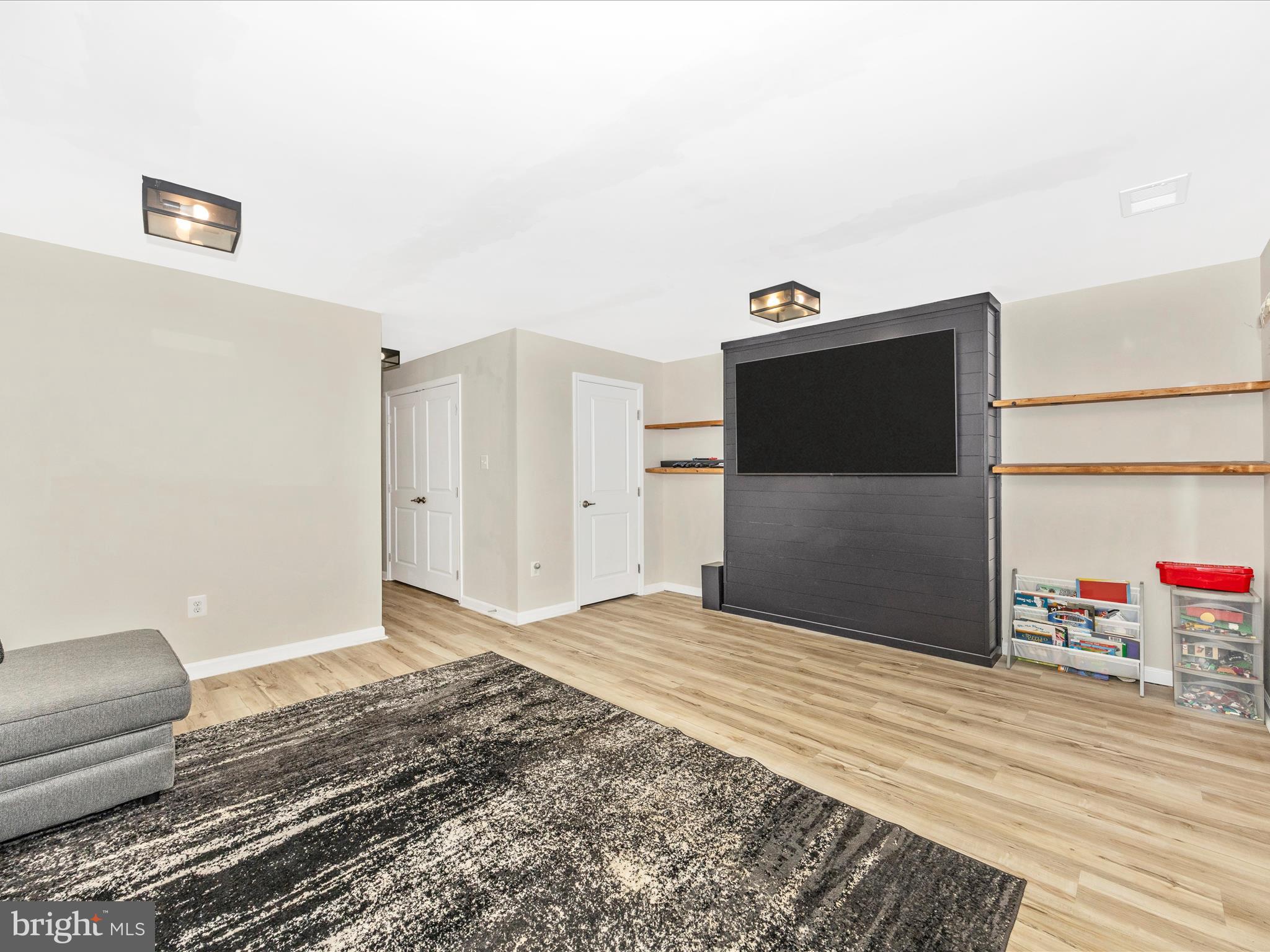 BROOKFIELD - Residential