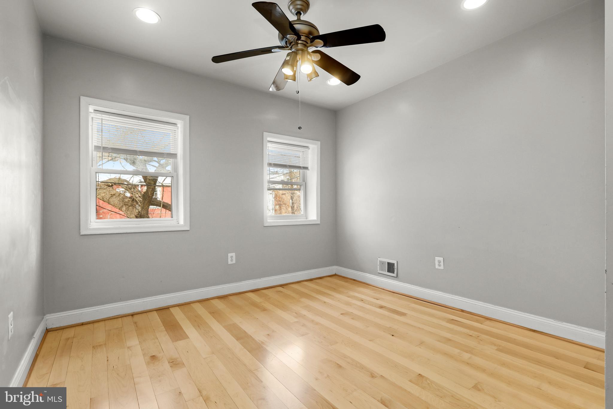 HOLLINS MARKET - Residential