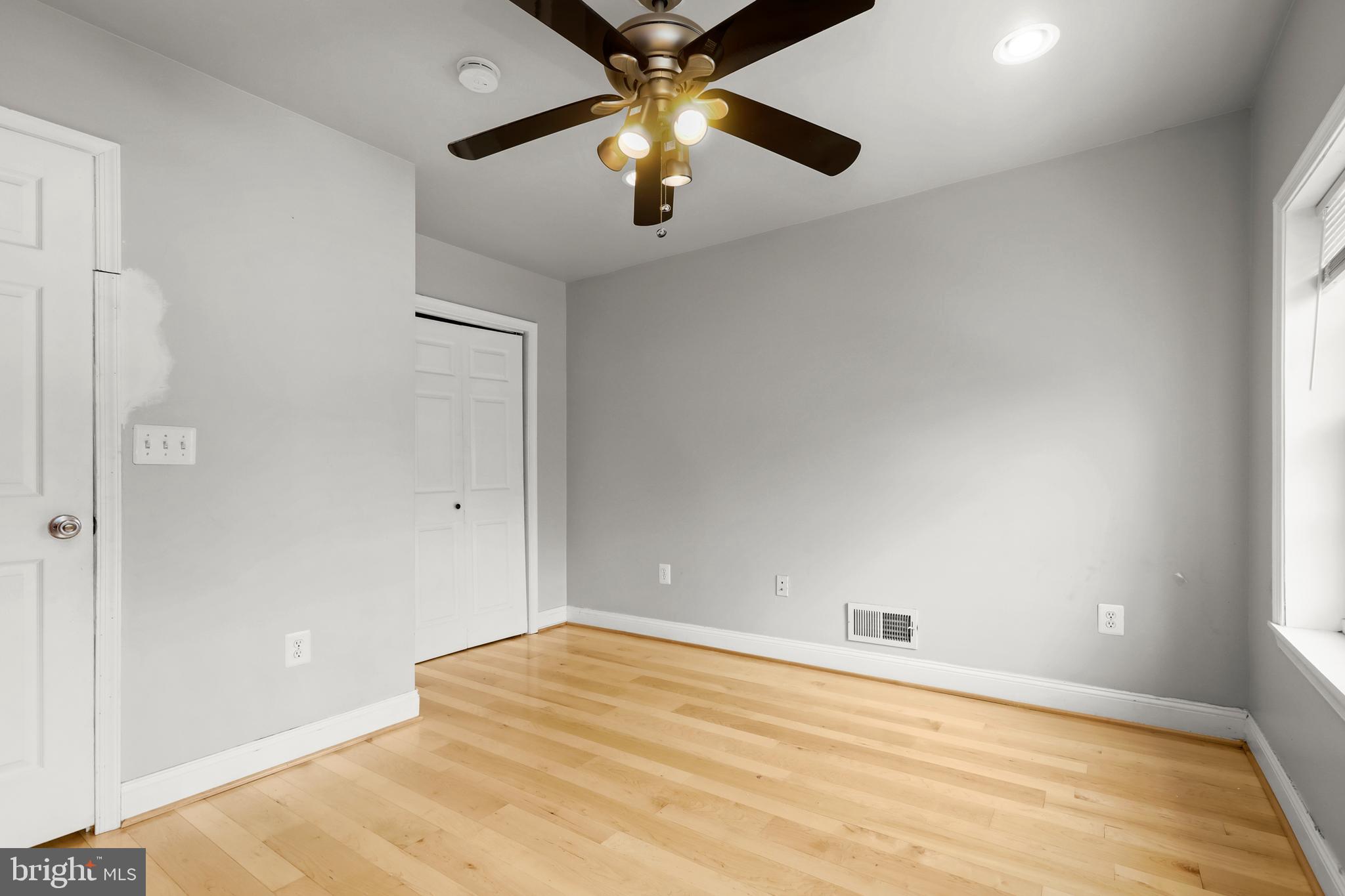 HOLLINS MARKET - Residential