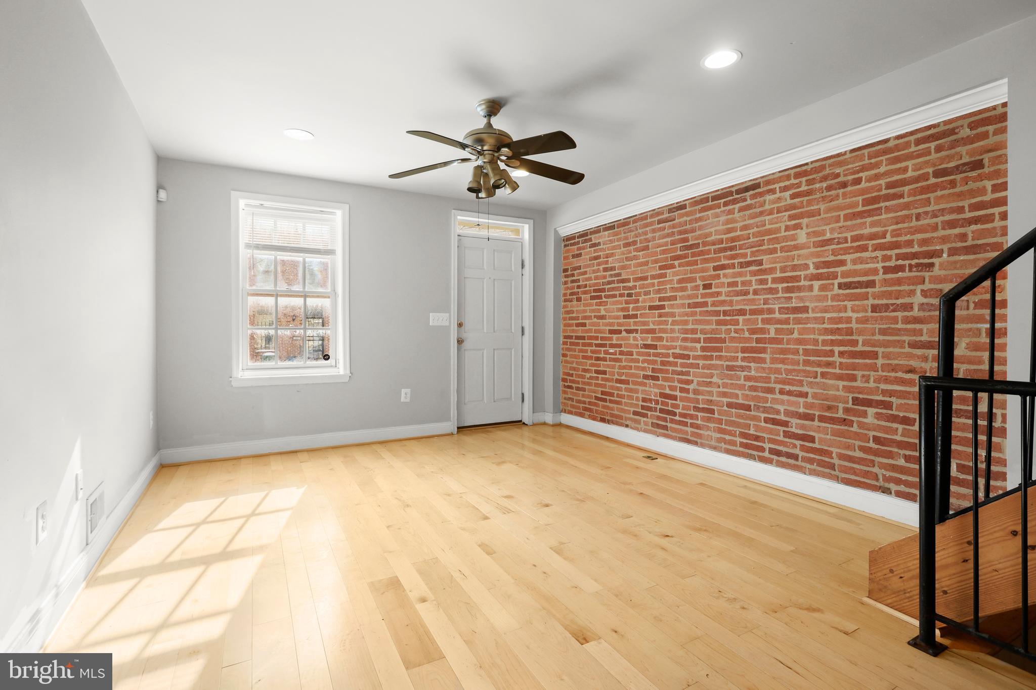 HOLLINS MARKET - Residential