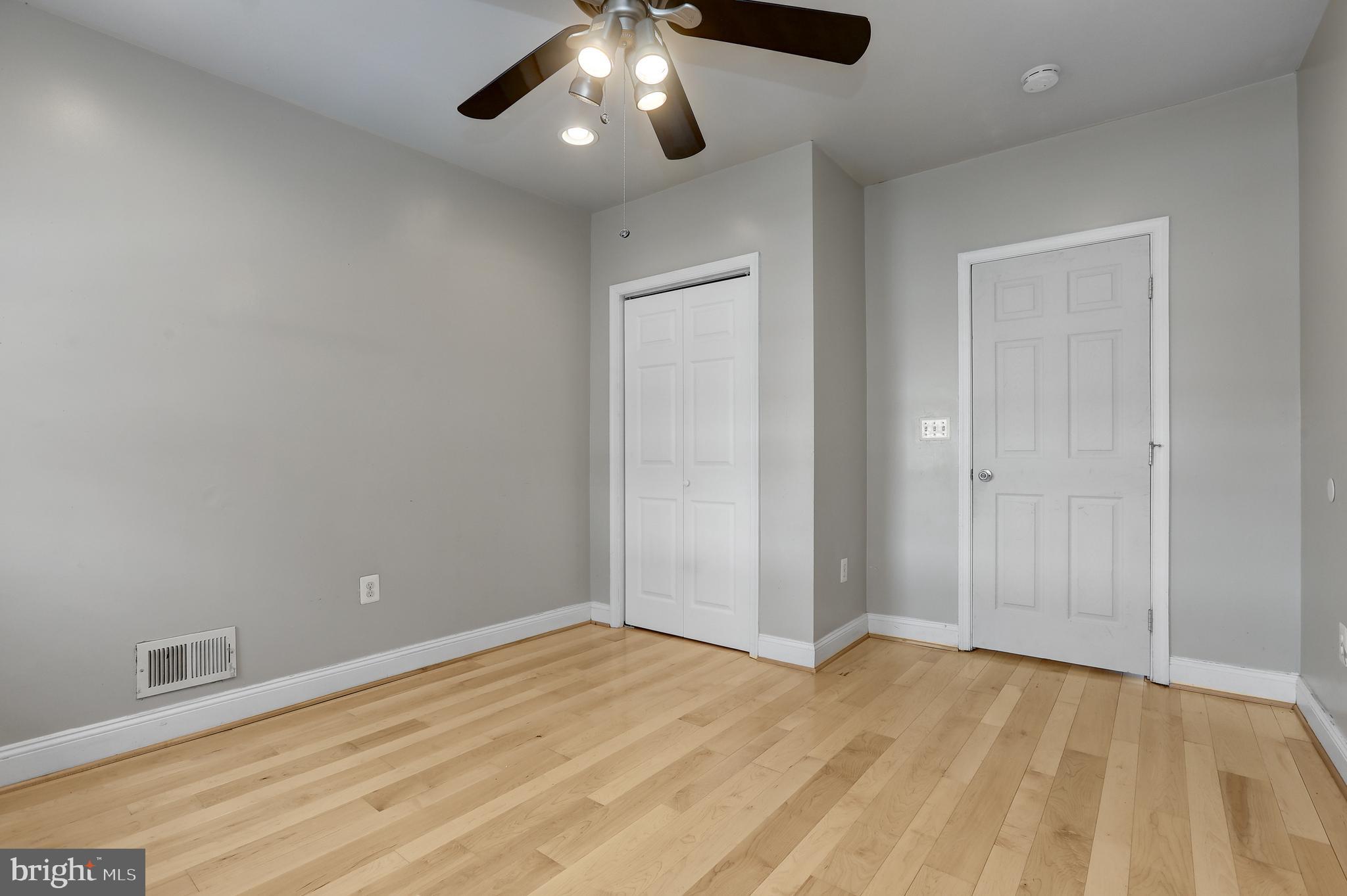 HOLLINS MARKET - Residential