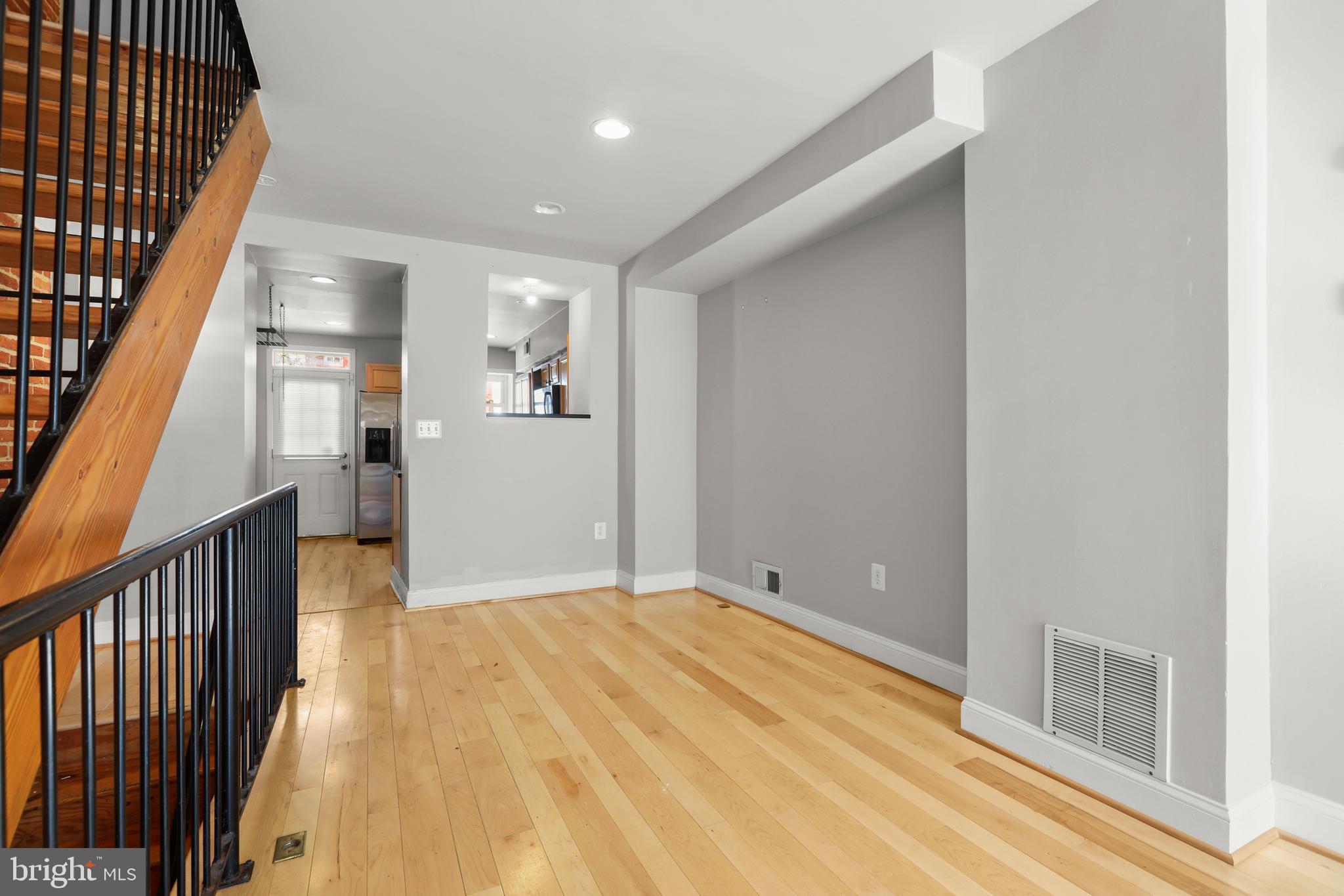 HOLLINS MARKET - Residential