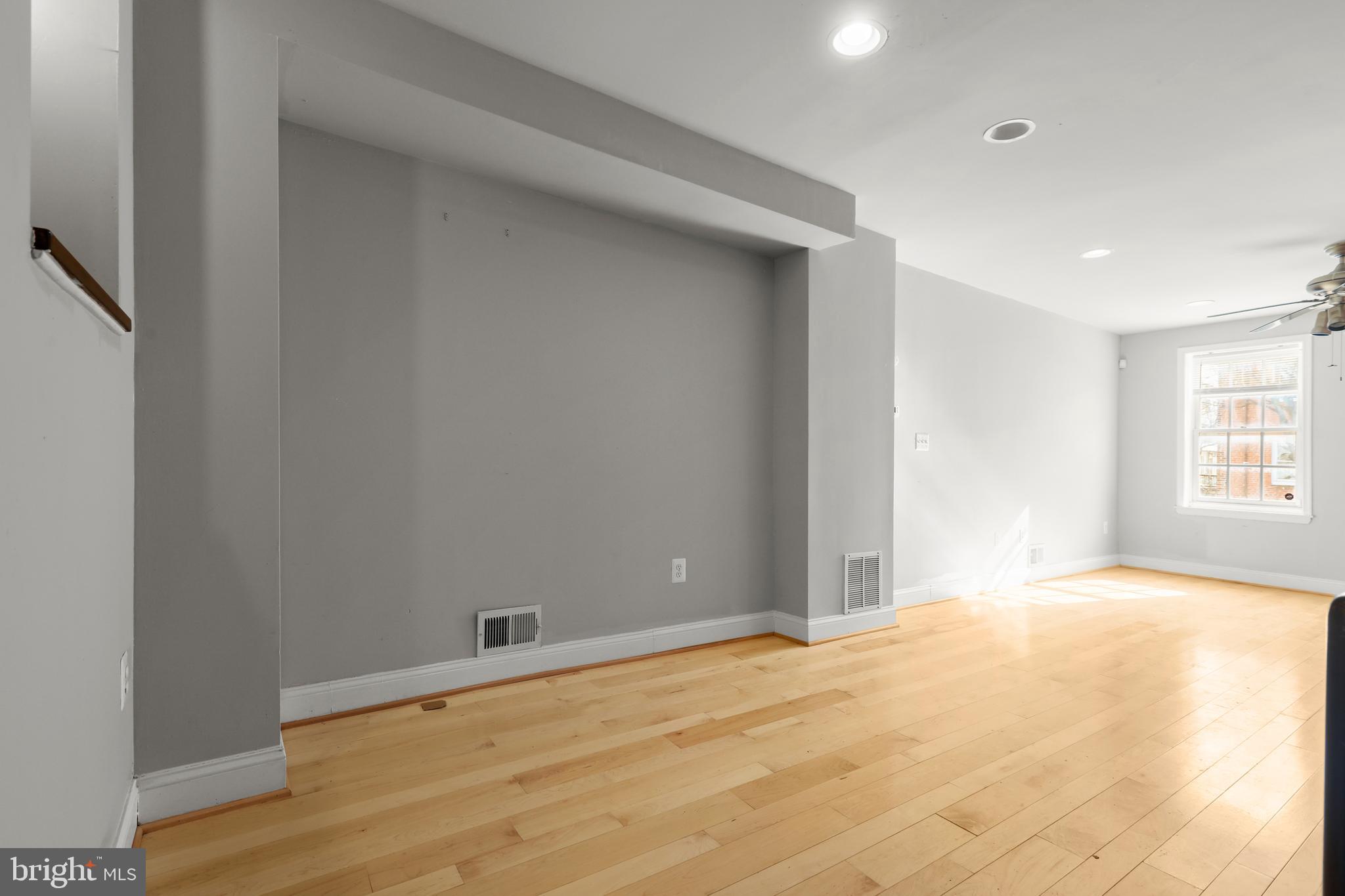 HOLLINS MARKET - Residential