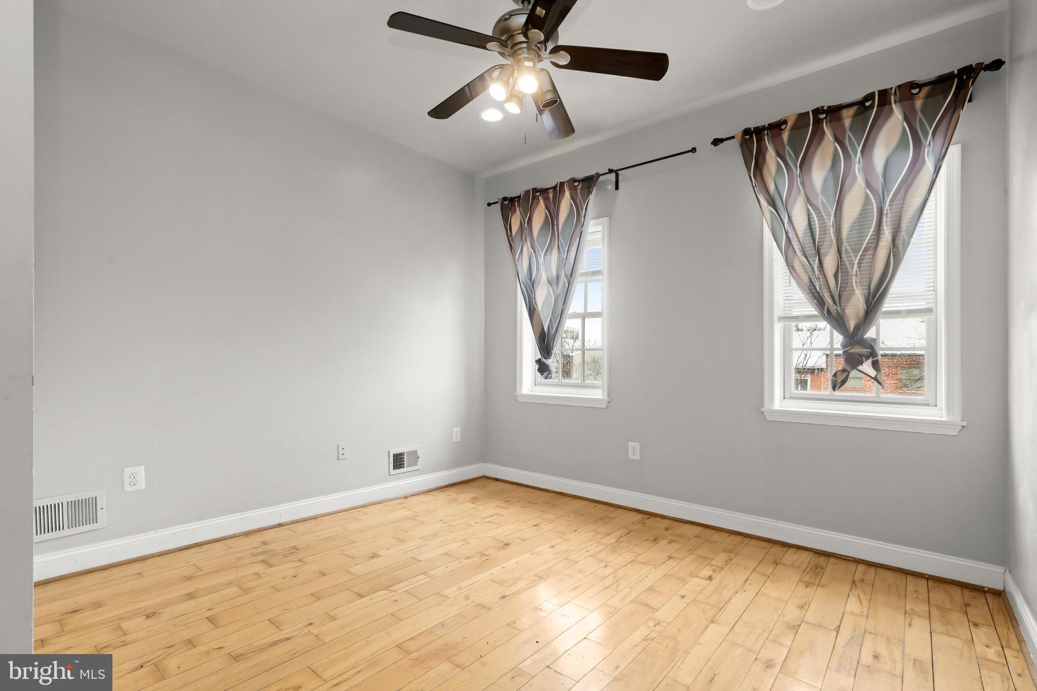 HOLLINS MARKET - Residential