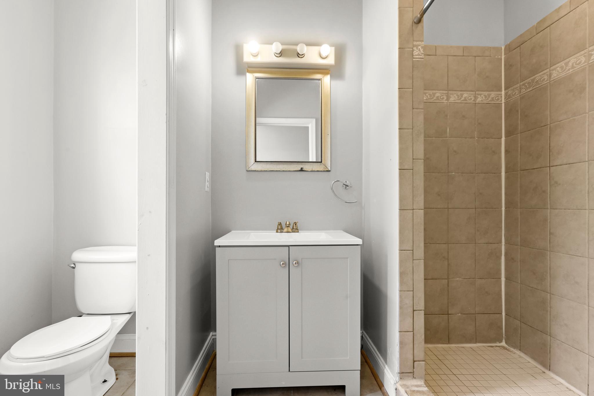 HOLLINS MARKET - Residential