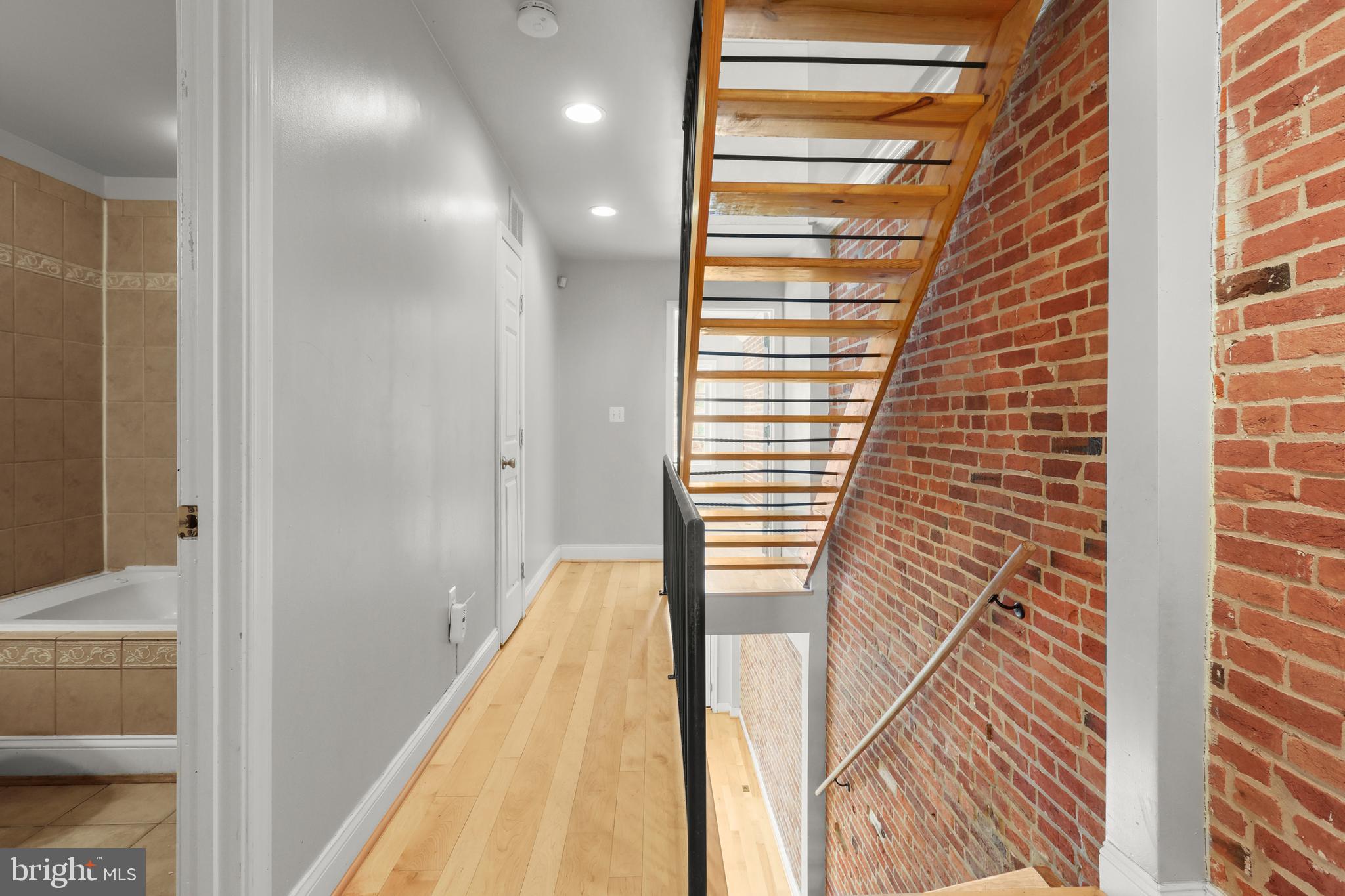 1012 W LOMBARD STREET