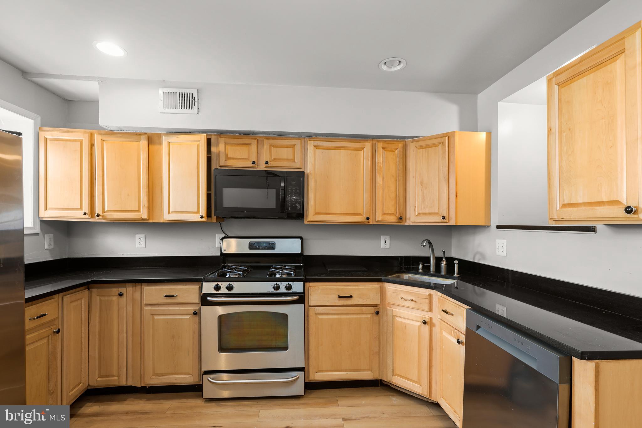 HOLLINS MARKET - Residential