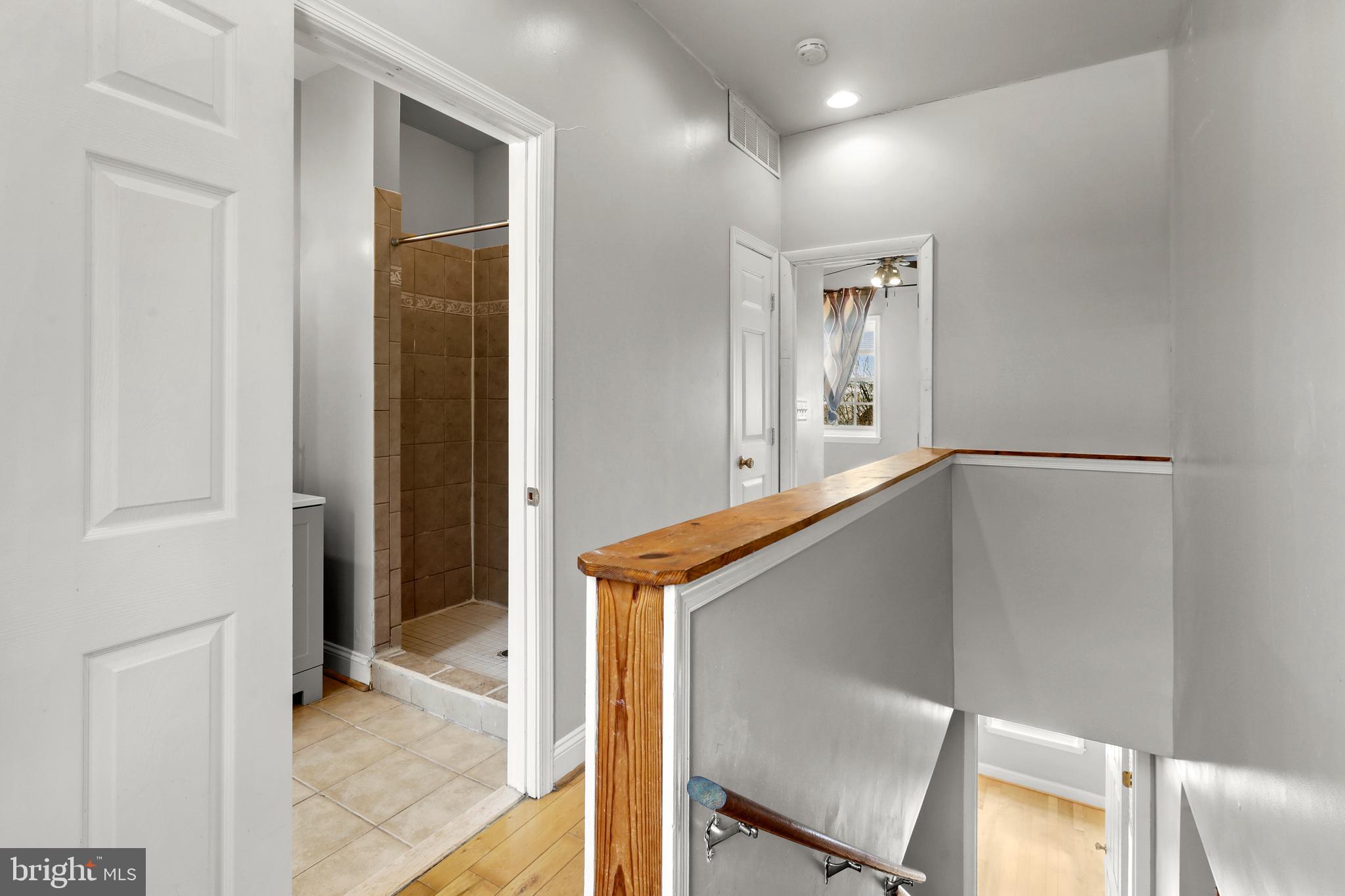 HOLLINS MARKET - Residential